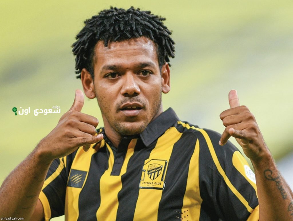 رومارينيو يعود للدوري البرازيلي بزي فيتوريا بعد تجربة خليجية طويلة استمرت 11 عاما