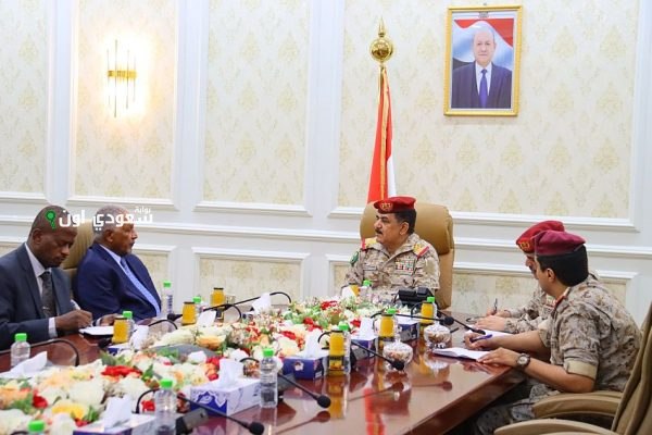 وزير الدفاع اليمني يلتقي بسفيري السودان واليابان لبحث تطورات الأوضاع والتحديات الإرهابية