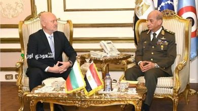 وزير الدفاع يناقش سبل تعزيز التعاون العسكري مع نظيره المجري في لقاء رسمي