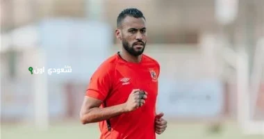 حسام عاشور يفاجئ الجمهور بكشف أسرار مثيرة من غرفة ملابس فريق الأهلي