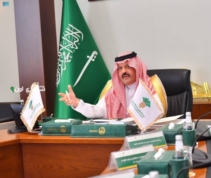 أمير حائل يقوم بمتابعة سير أعمال هيئة تطوير المنطقة والملفات المتعلقة بها