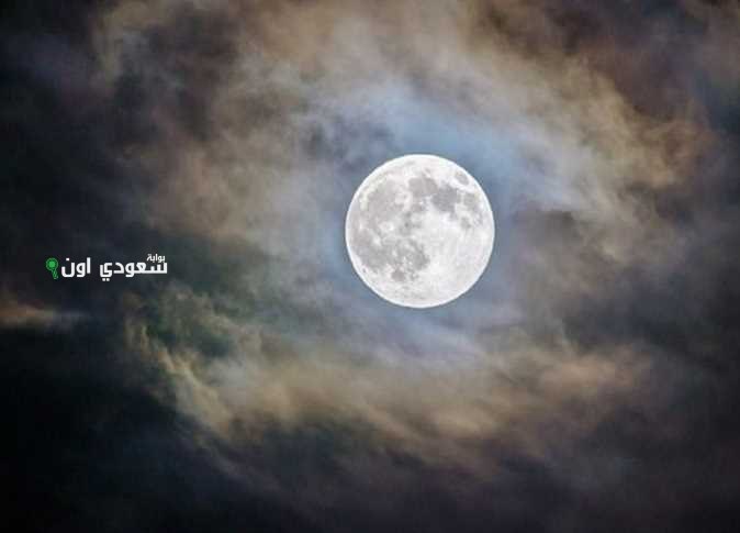 بدر محرم يضيء سماء الوطن العربي اليوم بأجمل الصور
