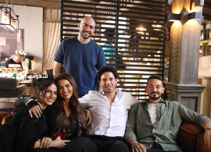 كواليس تصوير “بتوقيت 28” تكشف عن تجربة جديدة لهنادي مهنا وأحمد جمال سعيد