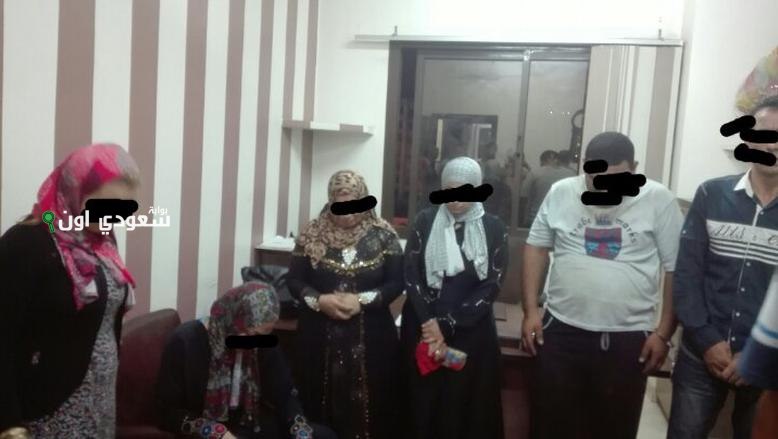 الشرطة تضبط 12 وافداً أثناء ممارستهم الدعارة داخل شقة سكنية في المدينة