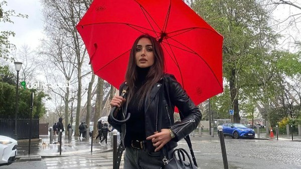 هنا الزاهد تتألق بإطلالة كاجوال عصرية وجديدة في أحدث ظهور لها منذ قليل