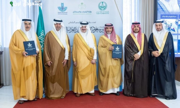 أمير الشرقية يستقبل موظفي أمانة الأحساء في لقاء رسمي لتعزيز التعاون المحلي