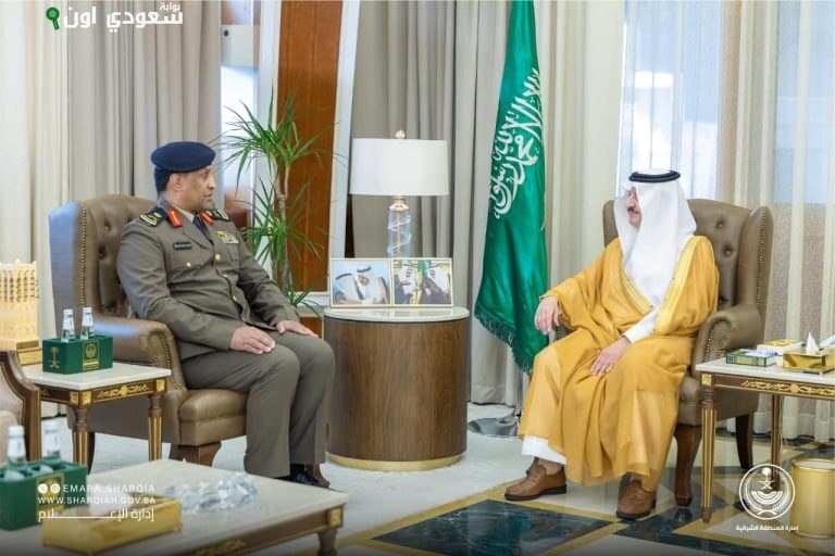 أمير المنطقة الشرقية يستقبل مدير الدفاع المدني ويكرّم المتميزين من الضباط والعاملين