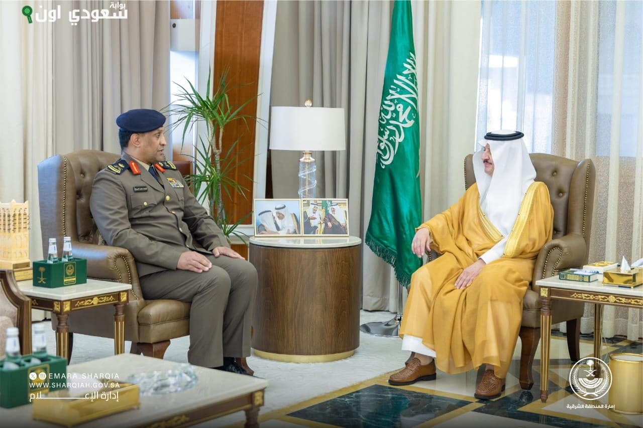 أمير المنطقة الشرقية يستقبل مدير الدفاع المدني ويكرّم المتميزين من الضباط والعاملين