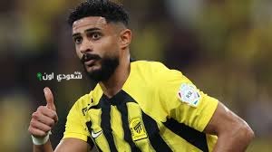 العمري يواجه مفاوضات صعبة في المنتصف بين الاتحاد والنصر تثير الجدل في الأوساط الرياضية