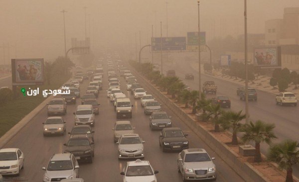 أتربة وغيوم تغطي أجواء الليث وبحرة وتقلل الرؤية