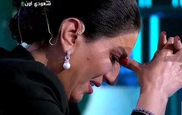 وفاء عامر تتحدث عن لطفي لبيب: “كان يجلب السعادة للاستوديو ولا يمكن تقليده”
