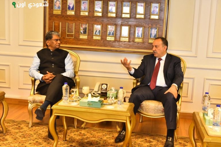 محافظ أسيوط يناقش مع سفير الهند