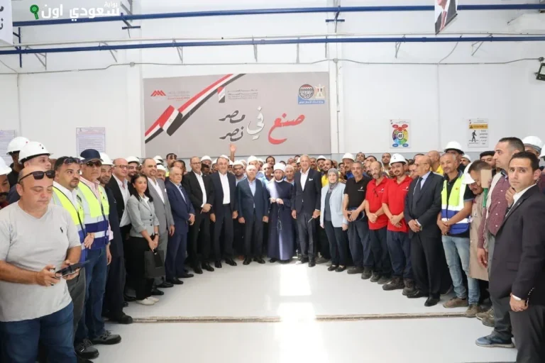 أربع وزراء يقومون بزيارة مصانع شركة النصر للسيارات