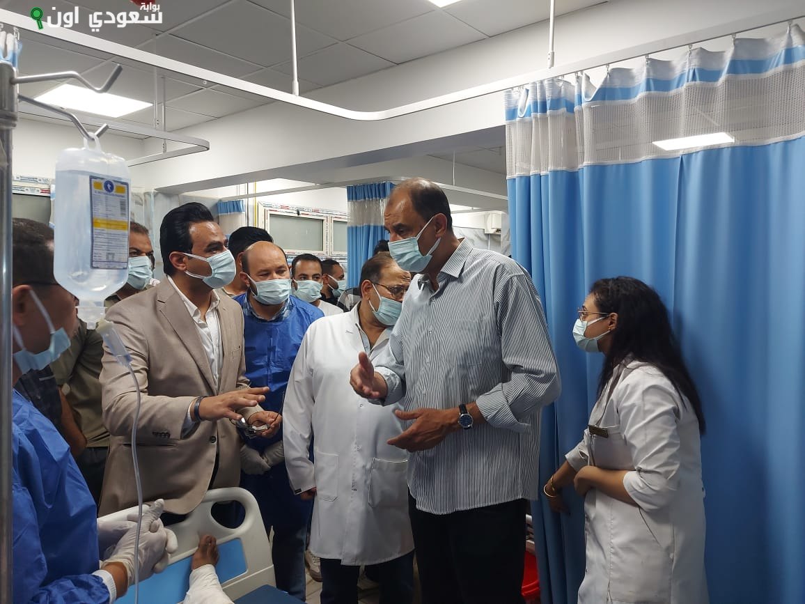 محافظ سوهاج يتفقد مصابى حريق مطعم بميدان الشبان ويأمر بسرعة تقديم الدعم الطبى