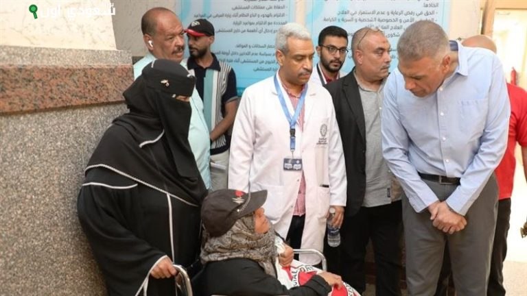 محافظ أسوان يقوم بزيارة مفاجئة للمستشفى التخصصي