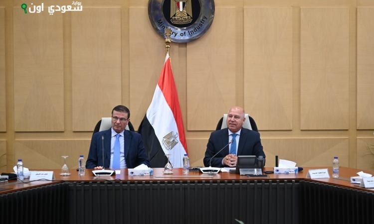 وزير النقل يناقش مع وزير الزراعة توسيع تصنيع الزبيب والكتان