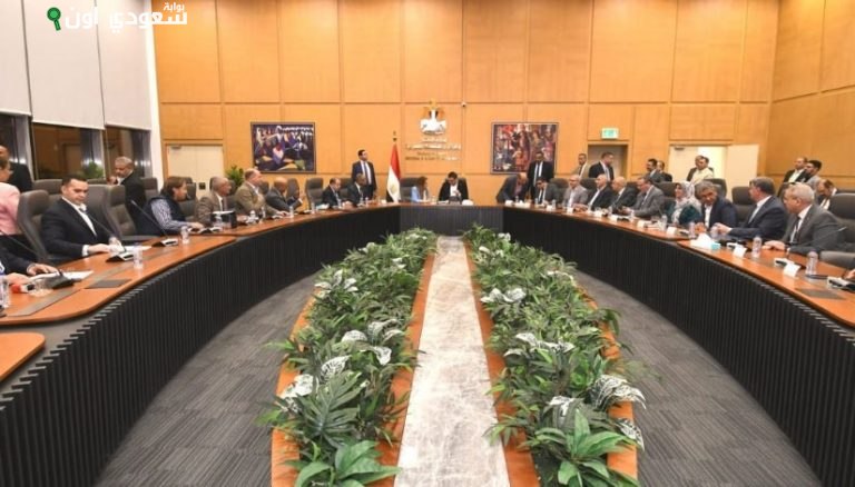 وزير الإسكان يجتمع دوريًا بأعضاء البرلمان في مجلسي النواب والشيوخ