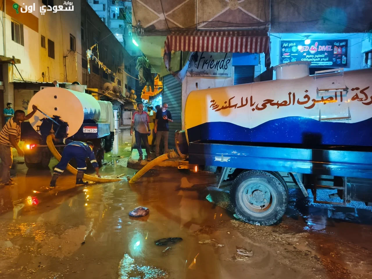 فرق الطوارئ تتدخل لإصلاح كسر خط الصرف بالإسكندرية