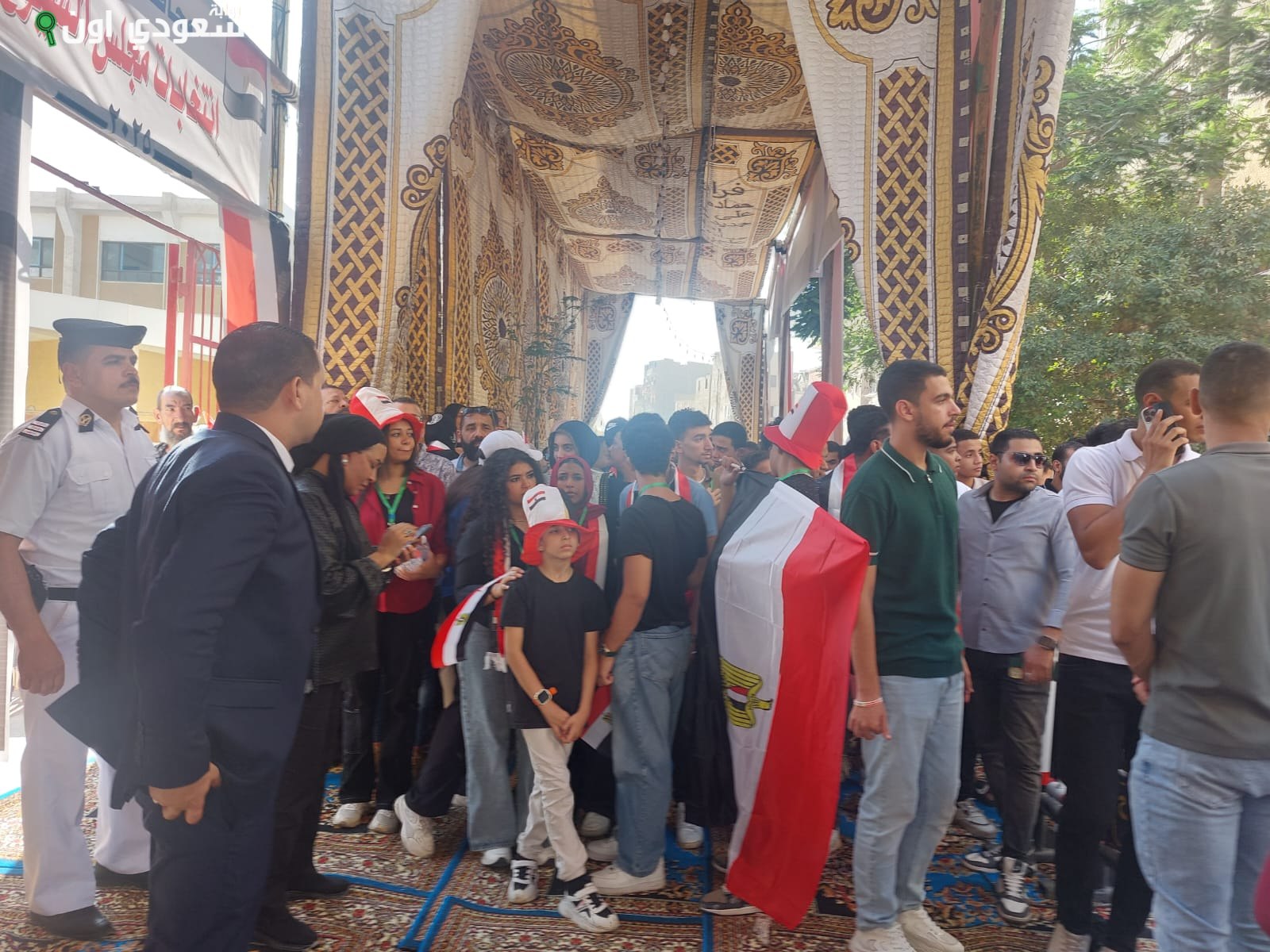 الصورة الرئيسية للمقال: زخماً ملحوظاً للناخبين أمام مدرسة الفرقان في بني هلال بسوهاج