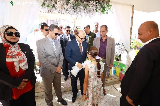 محافظ المنيا يزور مدرسة الجبرتي لمتابعة الاستعدادات الدراسية الجديدة