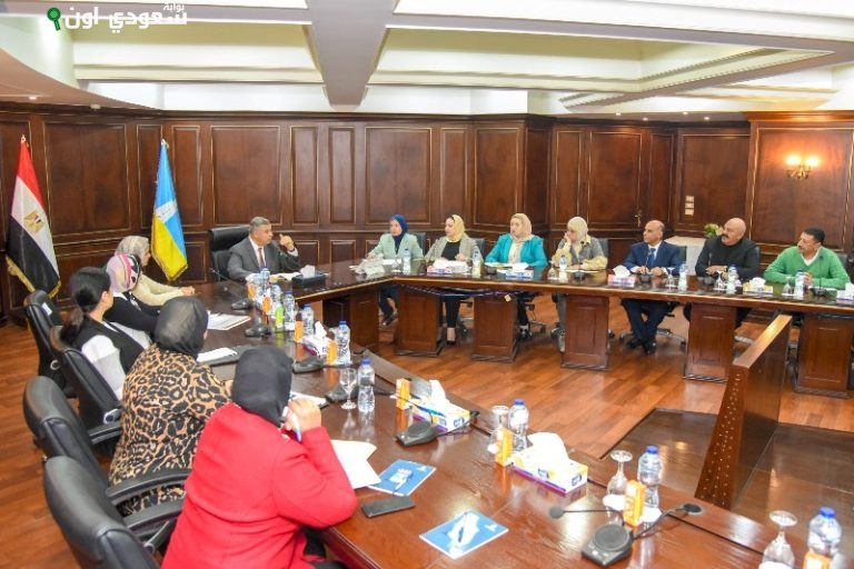 محافظ الإسكندرية يجتمع بالمستثمرين وأصحاب المصانع لمناقشة التطورات