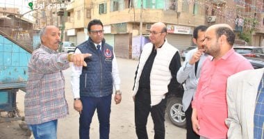 وكيل صحة سوهاج يمنح مكافأة لطبيب وممرضة في روافع القصير