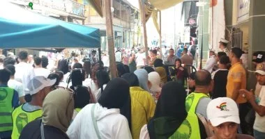 ازدحام هائل أمام مدرسة فاطمة الزهراء في الإسماعيلية خلال انتخابات الشيوخ اليوم