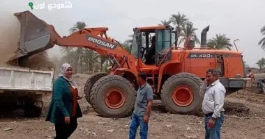 رفع 400 طن من المخلفات والقمامة في نجع الشمندى بسوهاج