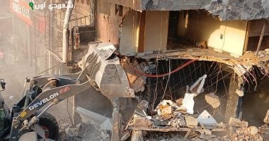 محافظ القليوبية يبدأ إزالة مبنيين آيلين للسقوط بشبرا الخيمة