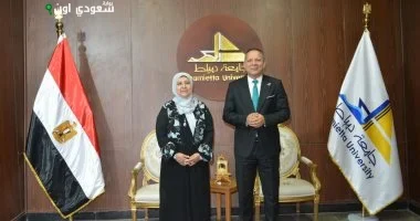 تكليف الدكتورة لمياء السلنتى بأعمال عميد كلية التجارة بدمياط