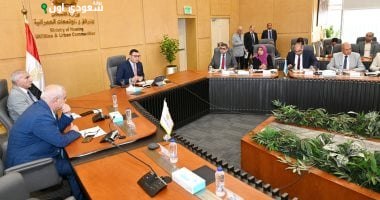 وزير الإسكان يرأس الاجتماع الأول لتخصيص وحدات سكنية للموظفين