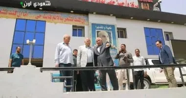 محافظ الوادى الجديد يستقبل وفد مؤسسة تعليمية لمناقشة إنشاء مدرسة خاصة
