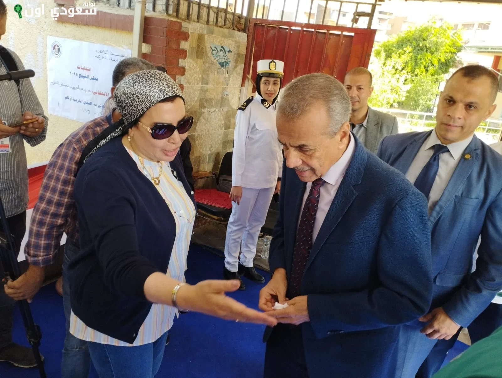 الصورة الرئيسية للمقال: رئيس جهاز الإحصاء يشارك في التصويت بانتخابات مجلس الشيوخ لعام 2025