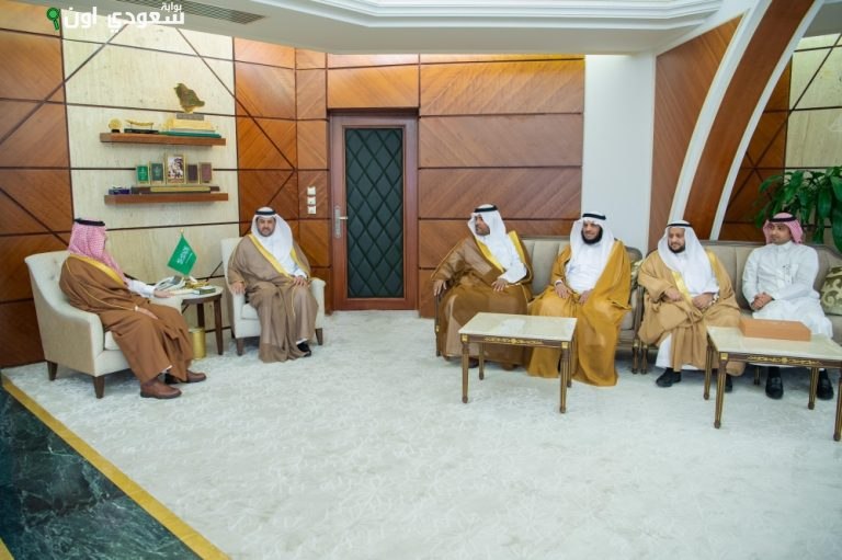 أمير الشرقية يستقبل رئيس جامعة حفر الباطن والطلبة الفائزين بجوائز عالمية