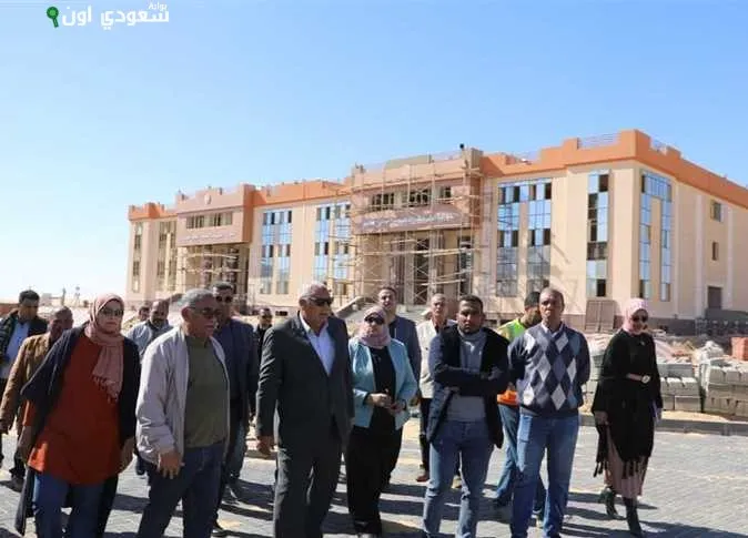 محافظ الوادي الجديد يعلن سحب الأراضي المخصصة لمشروعات زراعية بباريس لمخالفة الشروط