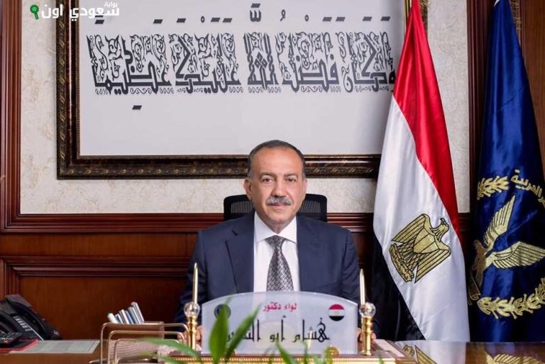 محافظ أسيوط يشرف على علاج رضيعة تعاني من مشكلة في ذراعها