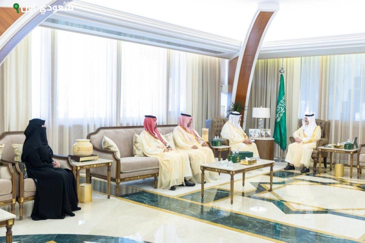 أمير المنطقة الشرقية يتسلم جائزة الملك عبدالعزيز للجودة من أمانة المنطقة الشرقية