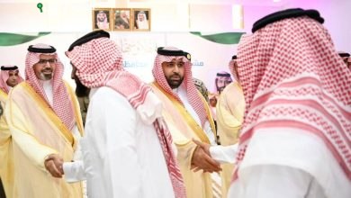 أمير منطقة جازان ونائبه يجتمعان مع مشايخ وأهالي محافظة هروب لتعزيز الروابط الاجتماعية