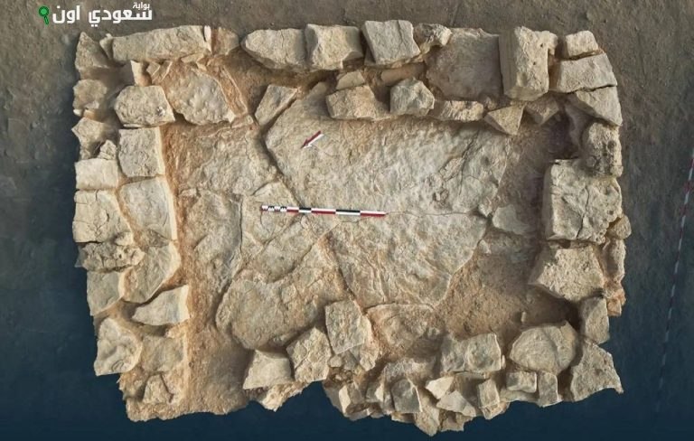 اكتشاف آثار فخارية وأدوات حجرية قديمة بموقع القرينة بالرياض