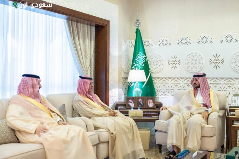 نائب أمير المنطقة الشرقية يستلم تقرير مشاريع هيئة النقل الجديدة