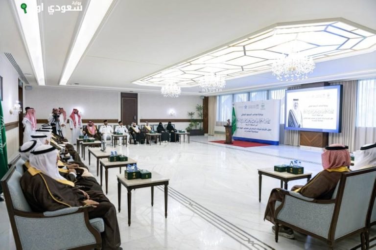 أمير المنطقة الشرقية يكرم الجهات المشاركة في معرض مكافحة المخدرات