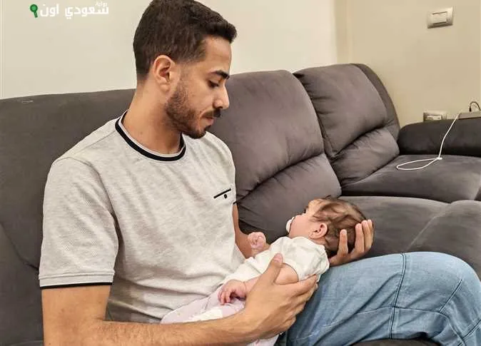 أب يستغيث لإنقاذ ابنته المصابة بضمور العضلات الشوكي