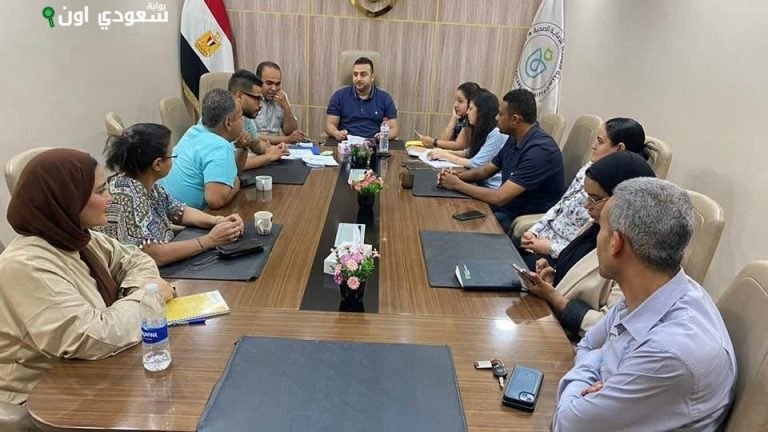 مدير الرعاية الصحية بالأقصر يراقب صرف الأدوية وجودة الخدمات