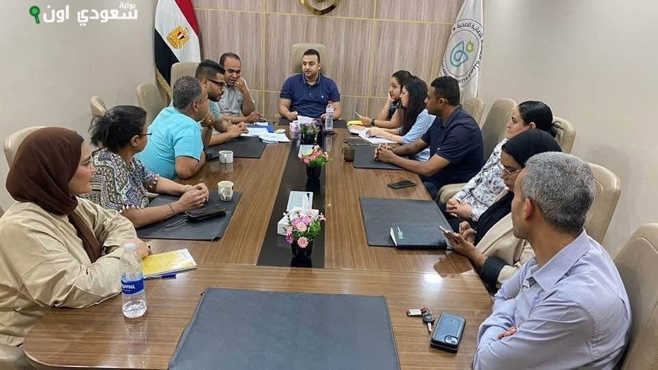 مدير الرعاية الصحية بالأقصر يراقب صرف الأدوية وجودة الخدمات