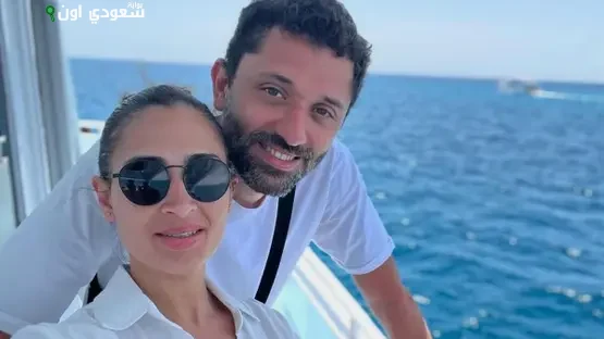 كريم محمود عبد العزيز يفاجئ زوجته