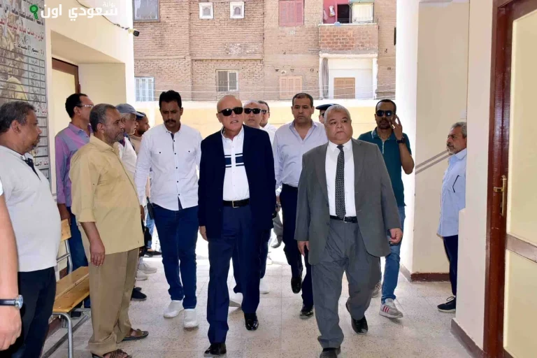 رئيس مدينة الأقصر يراقب استعداد اللجان لانتخابات مجلس الشيوخ مع صور توضيحية