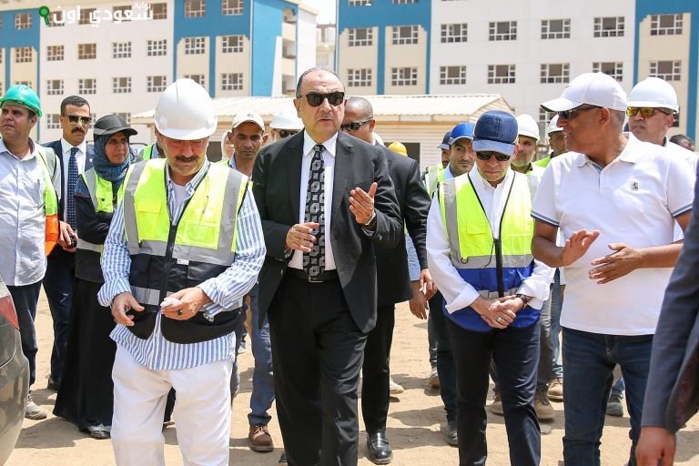وزير قطاع الأعمال يزور مشروع مجمع مدارس لشركة النصر بالجيزة