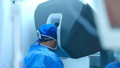 إجراء أول عملية زراعة قوقعة باستخدام تقنية اليد الروبوتية