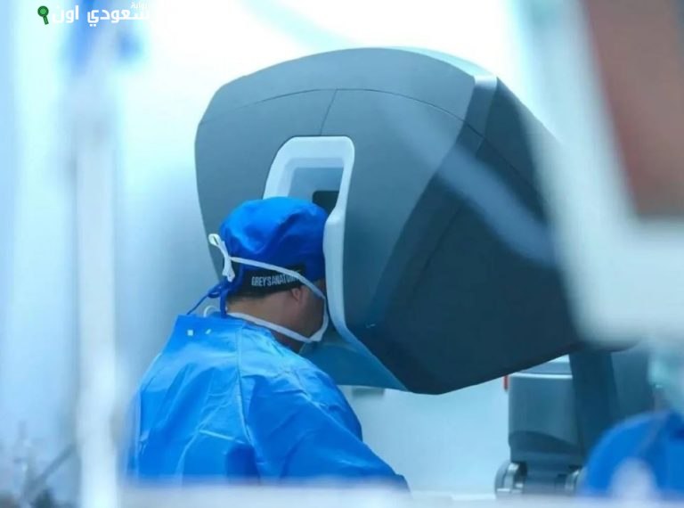 إجراء أول عملية زراعة قوقعة باستخدام تقنية اليد الروبوتية