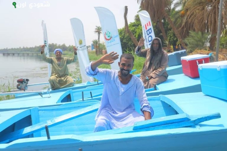 نائب محافظ الأقصر يشارك في تسليم 21 مركب صيد لصغار الصيادين